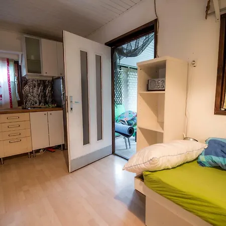 Caravan With Kitchen And Terrace Gobarjeva 1 * Catez ob Savi