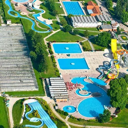 Campingplatz Caravan With Kitchen And Terrace Gobarjeva 1